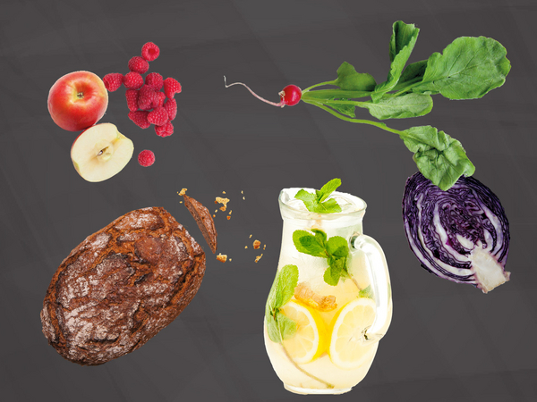 Eine Schiefertafel auf der unterschiedliche Zutaten aus den verschiedenen Ernährungsgruppen zu sehen sind Eine Schiefertafel auf der unterschiedliche Zutaten aus den verschiedenen Ernährungsgruppen zu sehen sind