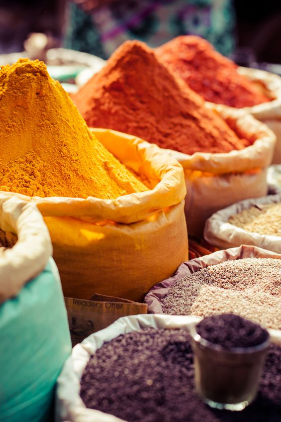 Curry, Cumin und Paprika-Gewürzpulver in Säcken und Gläsern, Immanuel Albertinen kocht, Ayurveda-Rezepte aus der Ayurveda-Ernährung, ayurvedisch kochen Curry, Cumin und Paprika-Gewürzpulver in Säcken und Gläsern, Immanuel Albertinen kocht, Ayurveda-Rezepte aus der Ayurveda-Ernährung, ayurvedisch kochen